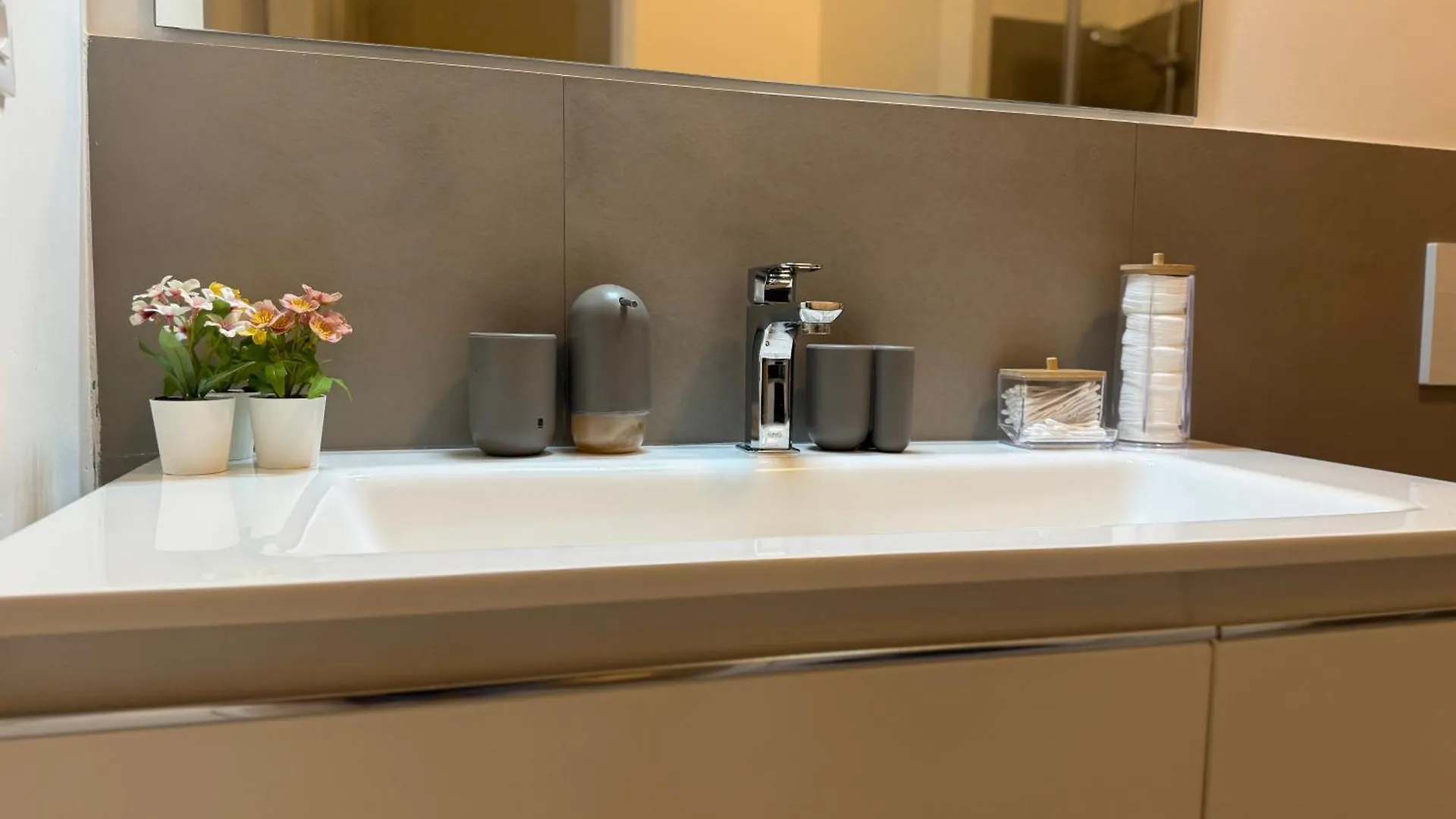 A Casa Di Imma A 5 Min Stazione Centrale, Wi-Fi Veloce, Balcone Abitabile Milan Appartement